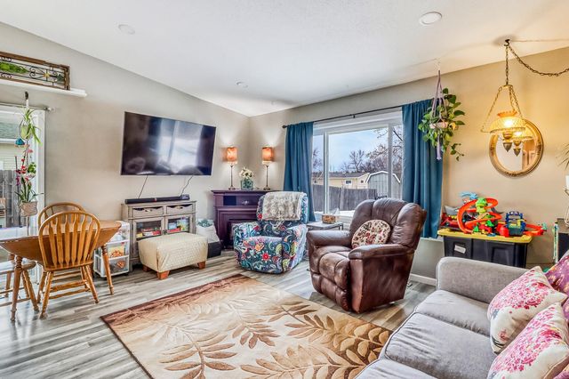 622 12TH Avenue E, West Fargo, ND 58078