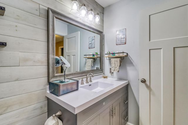 622 12TH Avenue E, West Fargo, ND 58078