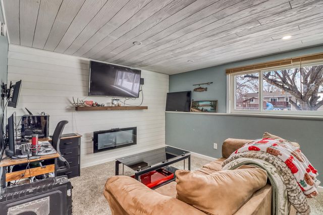 622 12TH Avenue E, West Fargo, ND 58078