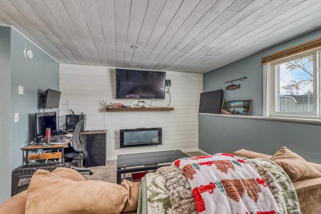 622 12TH Avenue E, West Fargo, ND 58078