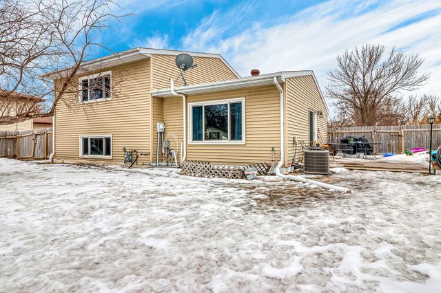 622 12TH Avenue E, West Fargo, ND 58078