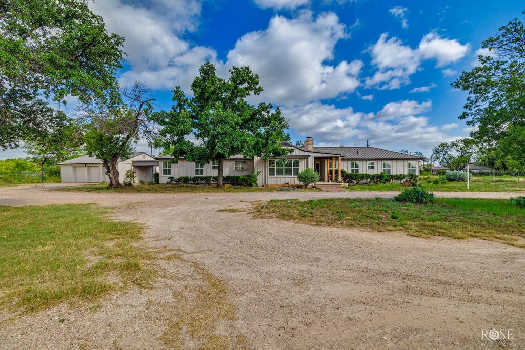 Image 3 of property listing at 3315 Grape Creek Road, San Angelo, TX 76903