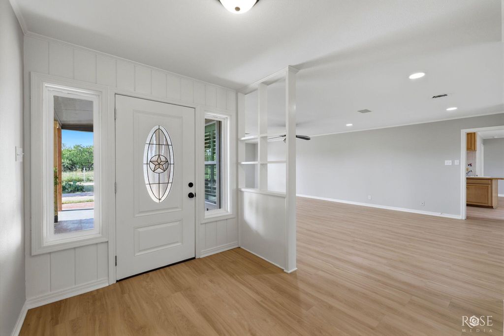 Image 4 of property listing at 3315 Grape Creek Road, San Angelo, TX 76903