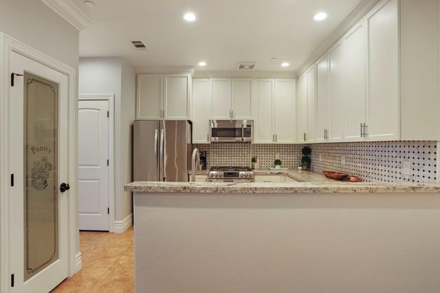 2108 Tienda Dr, Lodi, CA 95242