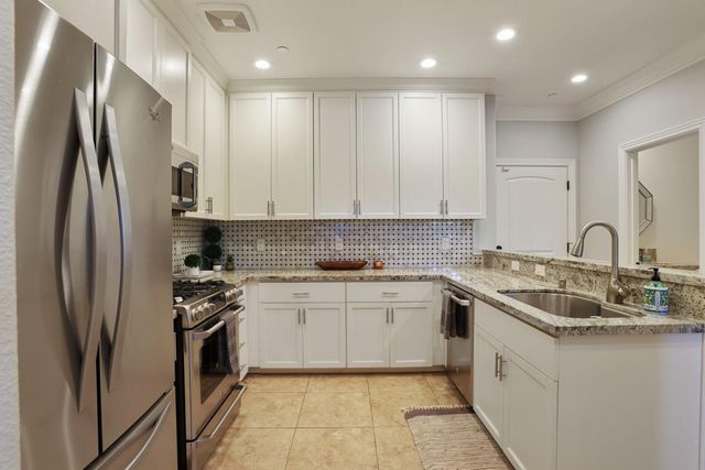 2108 Tienda Dr, Lodi, CA 95242