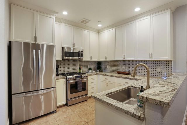 2108 Tienda Dr, Lodi, CA 95242