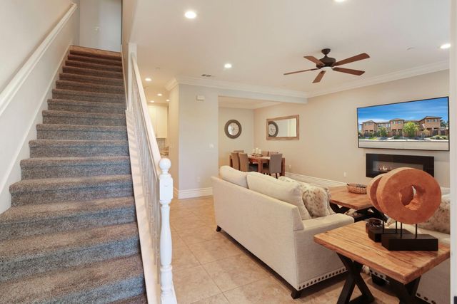 2108 Tienda Dr, Lodi, CA 95242