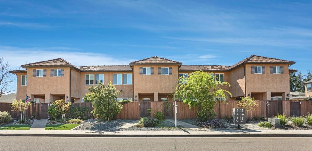 2108 Tienda Dr, Lodi, CA 95242