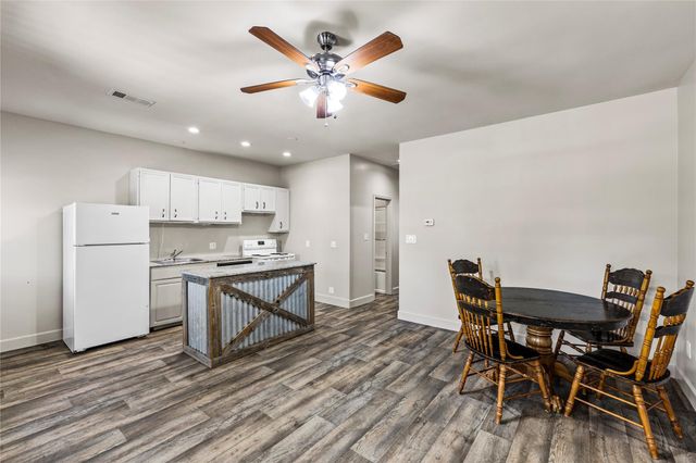10423 Deer Lake Lodge B, Montgomery, TX 77316