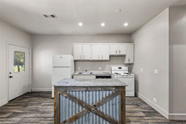 10423 Deer Lake Lodge B, Montgomery, TX 77316
