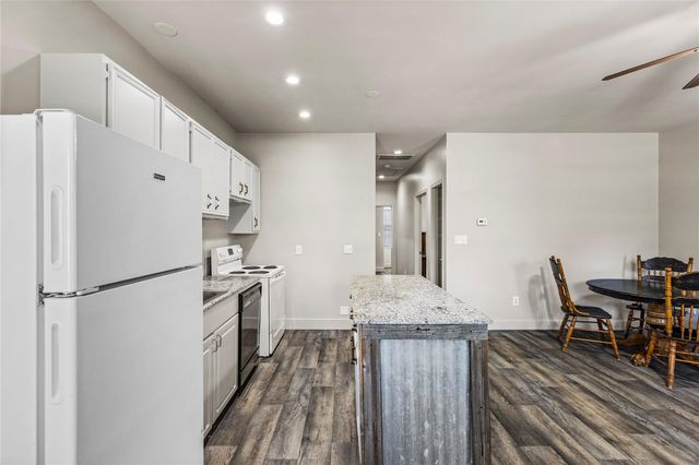 10423 Deer Lake Lodge B, Montgomery, TX 77316