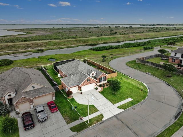 902 White Willow Drive, Texas City, TX 77590