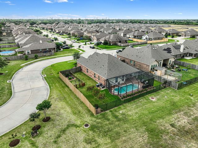 902 White Willow Drive, Texas City, TX 77590