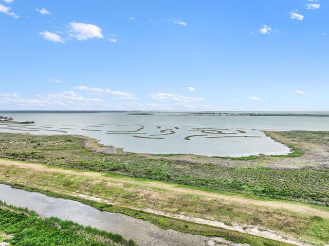 902 White Willow Drive, Texas City, TX 77590