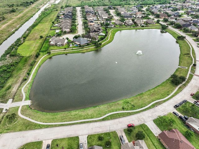 902 White Willow Drive, Texas City, TX 77590