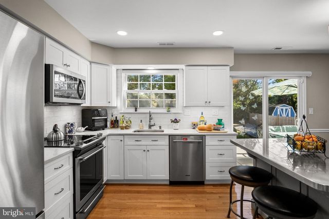 18 WOODMILL DR, Clementon, NJ 08021