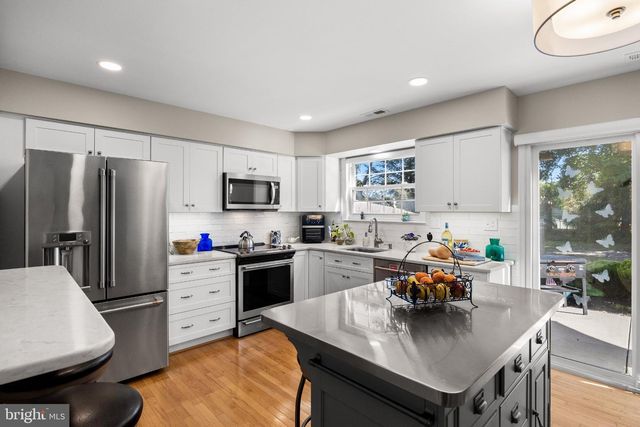 18 WOODMILL DR, Clementon, NJ 08021