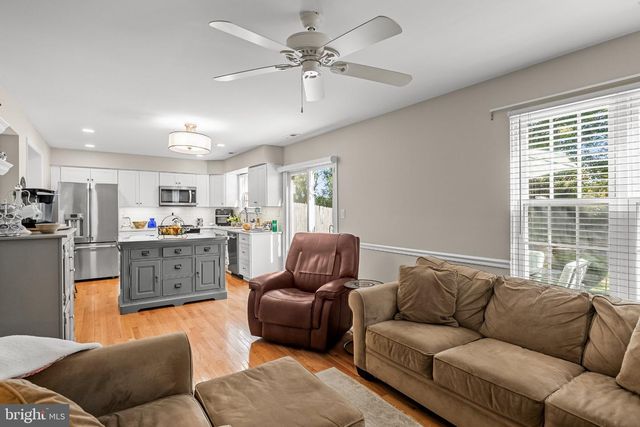 18 WOODMILL DR, Clementon, NJ 08021