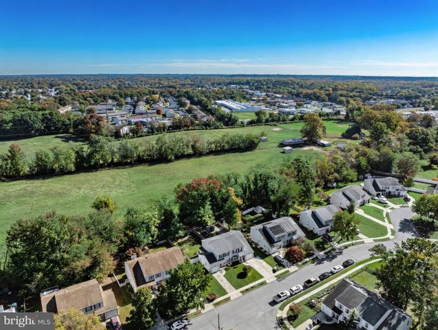18 WOODMILL DR, Clementon, NJ 08021