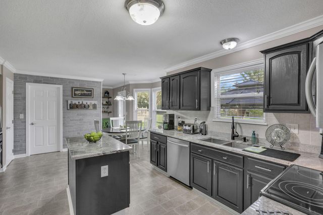 933 Sandrock Avenue, Reynoldsburg, OH 43068