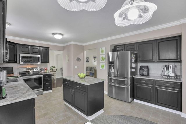933 Sandrock Avenue, Reynoldsburg, OH 43068