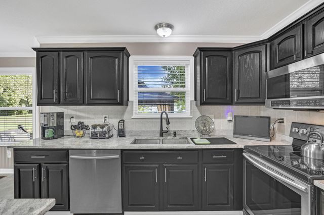 933 Sandrock Avenue, Reynoldsburg, OH 43068