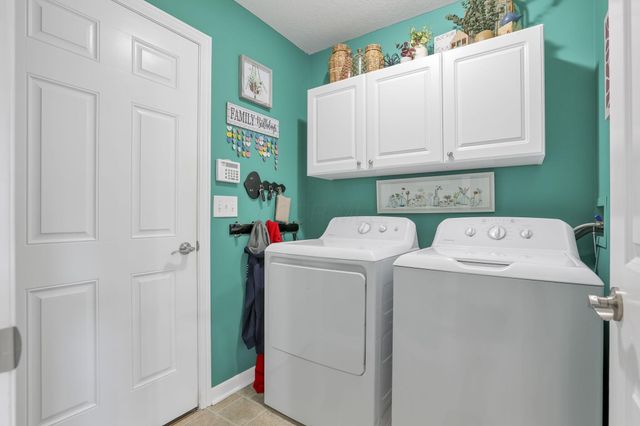 933 Sandrock Avenue, Reynoldsburg, OH 43068