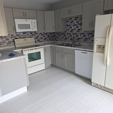 1839 N CONGRESS Avenue W 1839, West Palm Beach, FL 33401