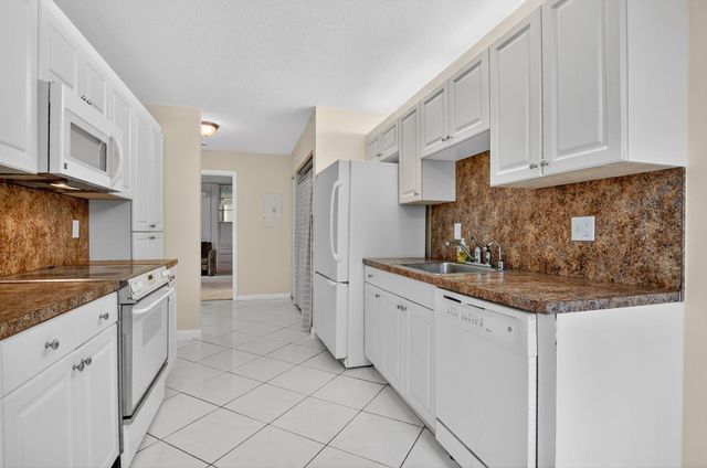 2720 Carambola Circle N 17104, Coconut Creek, FL 33066