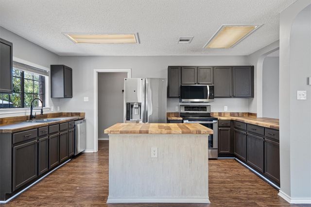 1082 Stone HOLW, New Braunfels, TX 78130