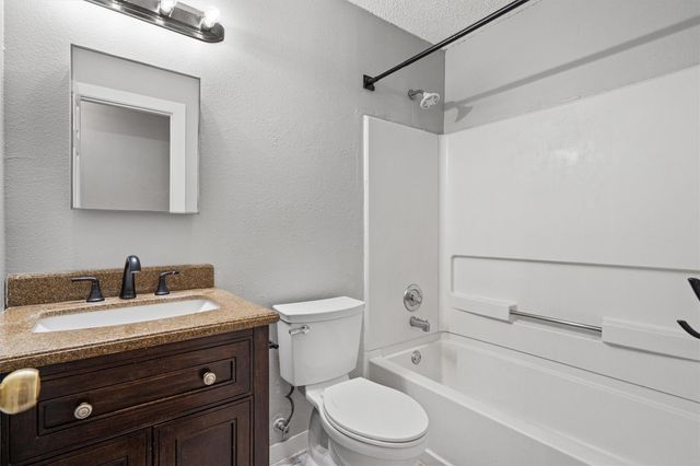 1082 Stone HOLW, New Braunfels, TX 78130