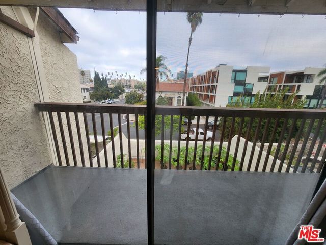 601 S Van Ness Avenue 4, Los Angeles, CA 90005