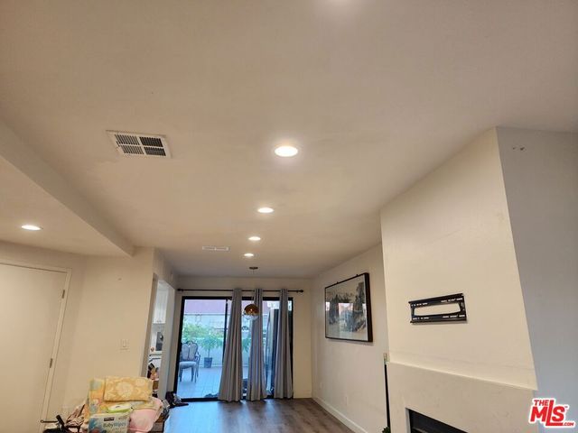 601 S Van Ness Avenue 4, Los Angeles, CA 90005