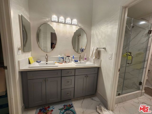 601 S Van Ness Avenue 4, Los Angeles, CA 90005