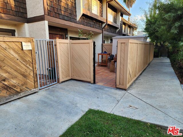 601 S Van Ness Avenue 4, Los Angeles, CA 90005