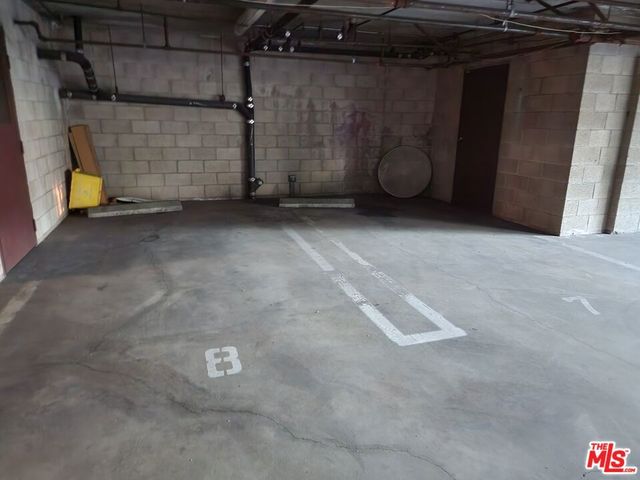 601 S Van Ness Avenue 4, Los Angeles, CA 90005