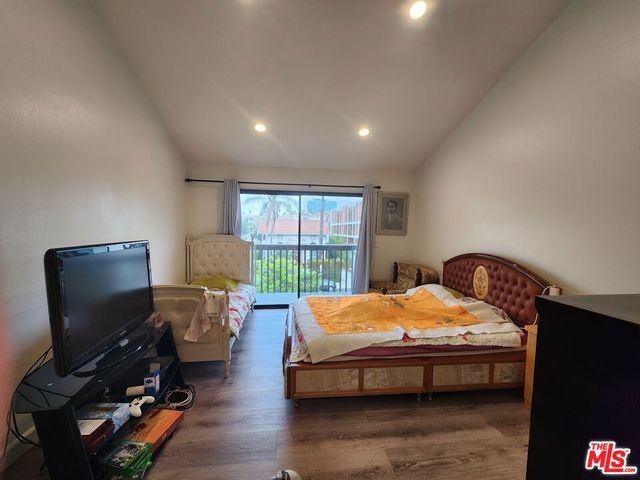 601 S Van Ness Avenue 4, Los Angeles, CA 90005