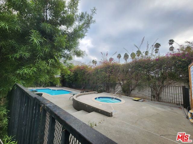 601 S Van Ness Avenue 4, Los Angeles, CA 90005