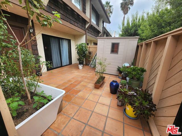 601 S Van Ness Avenue 4, Los Angeles, CA 90005