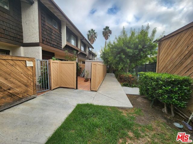 601 S Van Ness Avenue 4, Los Angeles, CA 90005