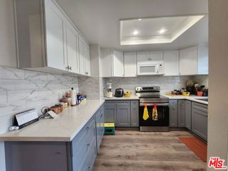 601 S Van Ness Avenue 4, Los Angeles, CA 90005