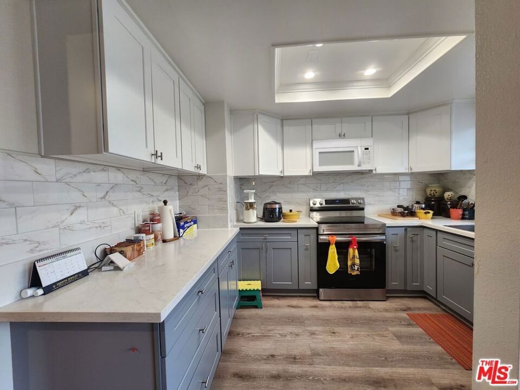 601 S Van Ness Avenue 4, Los Angeles, CA 90005