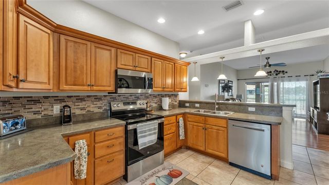 112 BENTLEY OAKS BOULEVARD, Auburndale, FL 33823