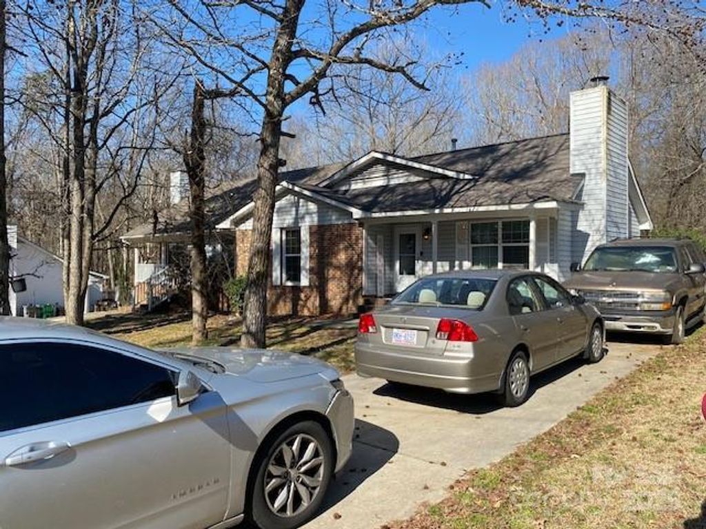 6536 Pineburr Road, Charlotte, NC 28211