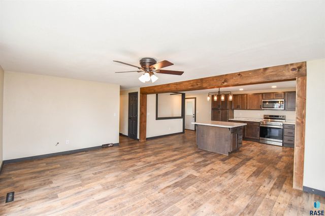 919 S Academy St Street, Lennox, SD 57039