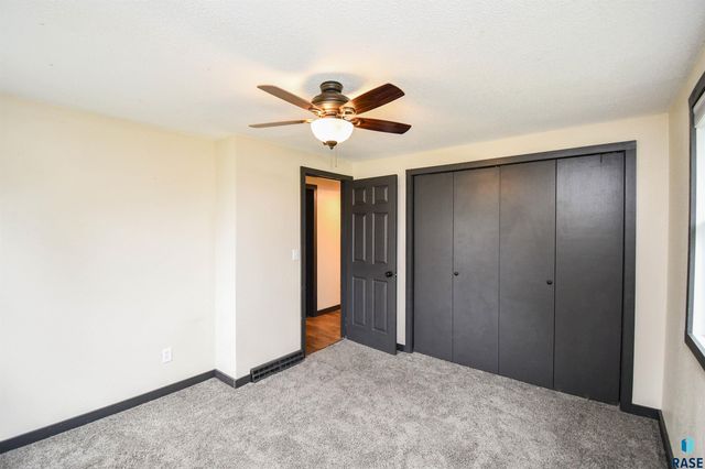 919 S Academy St Street, Lennox, SD 57039