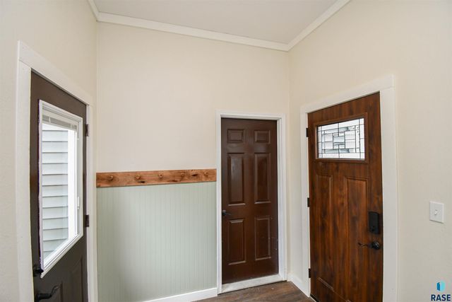 919 S Academy St Street, Lennox, SD 57039