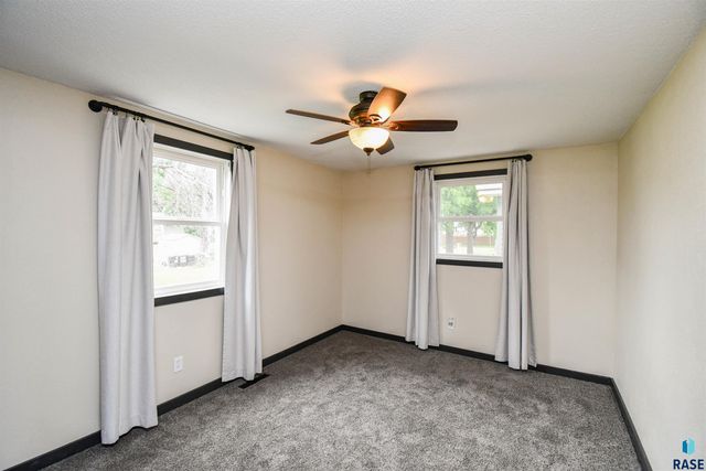 919 S Academy St Street, Lennox, SD 57039