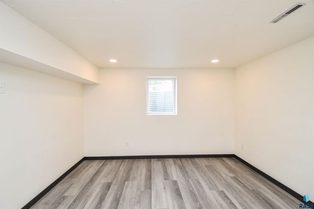 919 S Academy St Street, Lennox, SD 57039