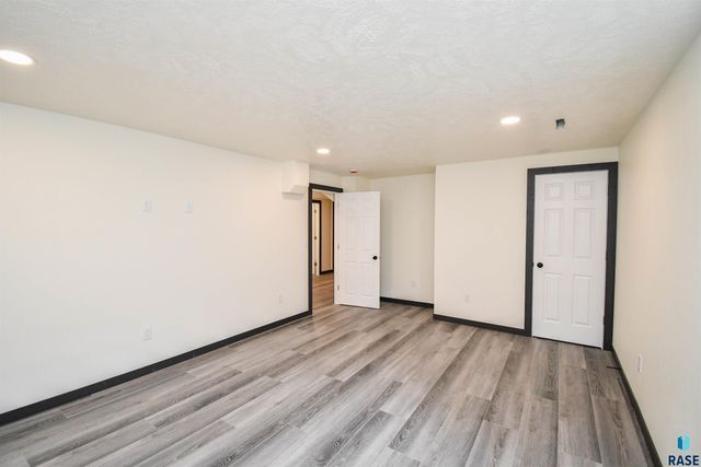 919 S Academy St Street, Lennox, SD 57039